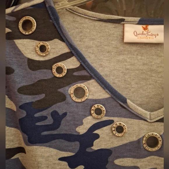 Quacker Factory Blue CAMO Jeweled Neck Women's Med T-Shirt EXCEL - Picture 5 of 12